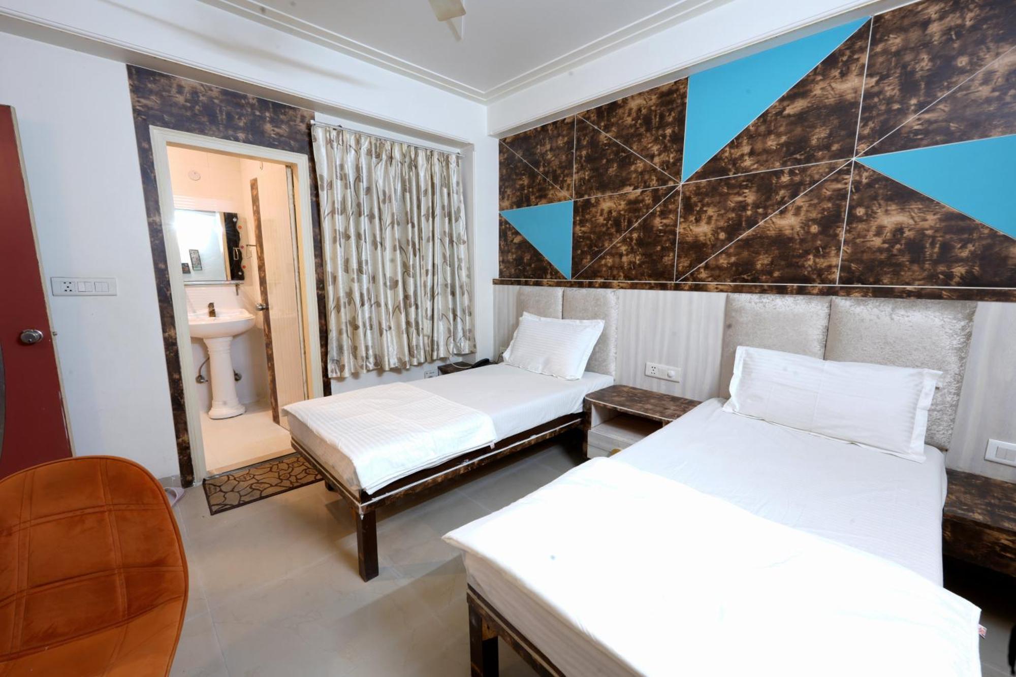 A Family Hotel Oppera Near Igi Airport Нью-Дели Экстерьер фото