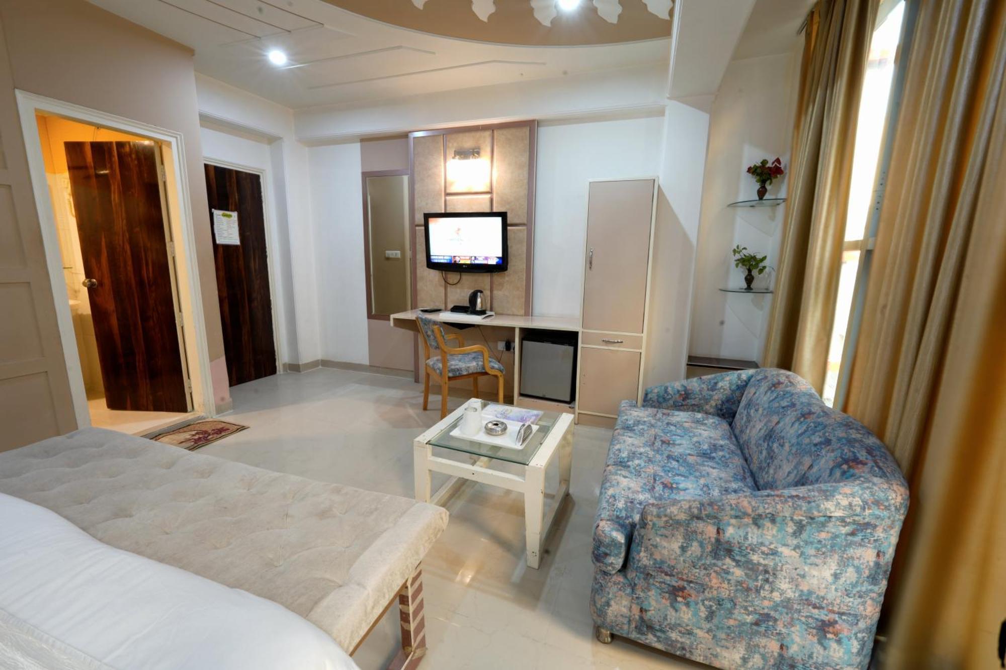 A Family Hotel Oppera Near Igi Airport Нью-Дели Экстерьер фото