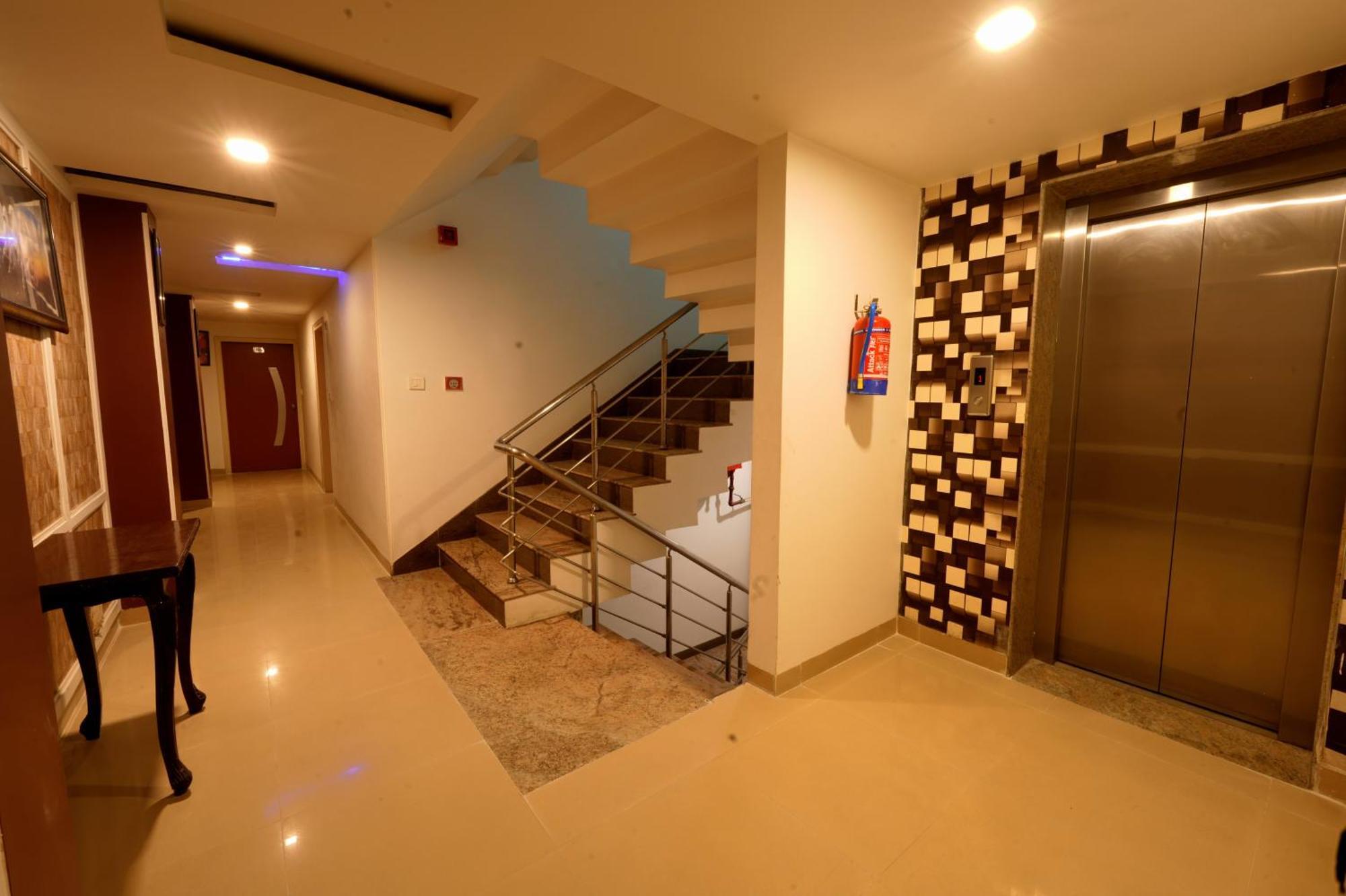 A Family Hotel Oppera Near Igi Airport Нью-Дели Экстерьер фото