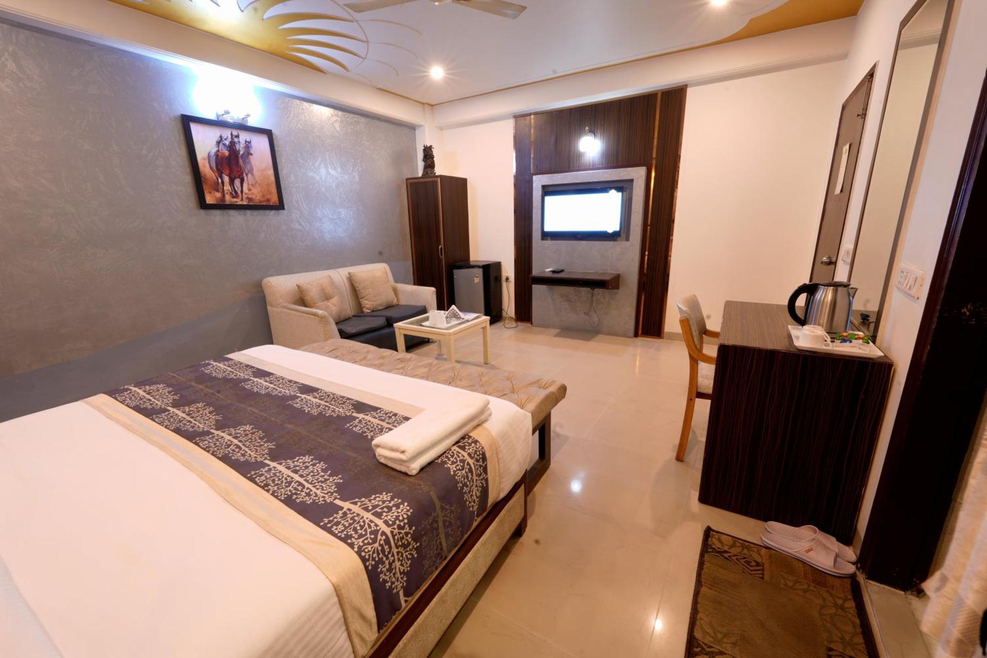 A Family Hotel Oppera Near Igi Airport Нью-Дели Экстерьер фото