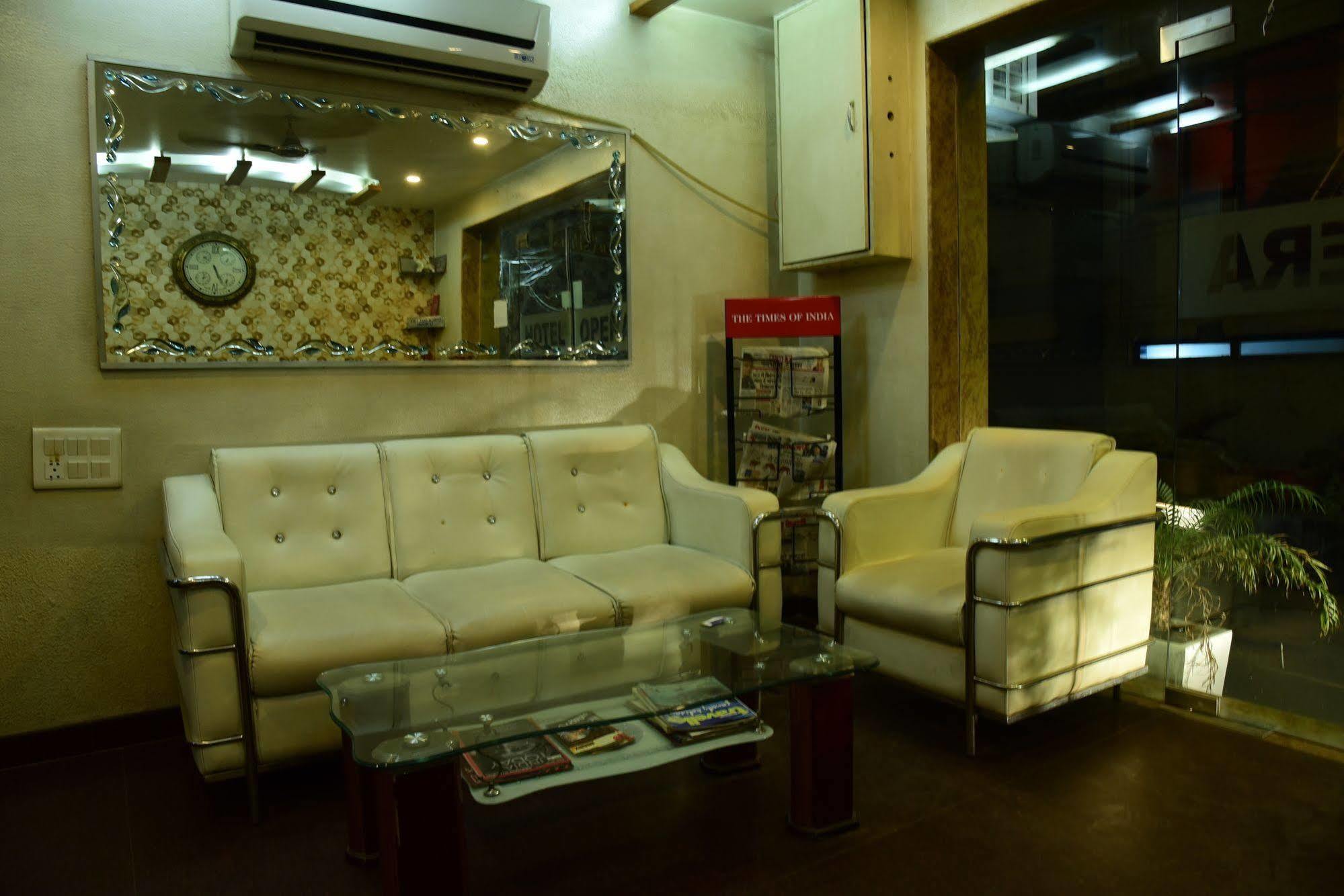 A Family Hotel Oppera Near Igi Airport Нью-Дели Экстерьер фото