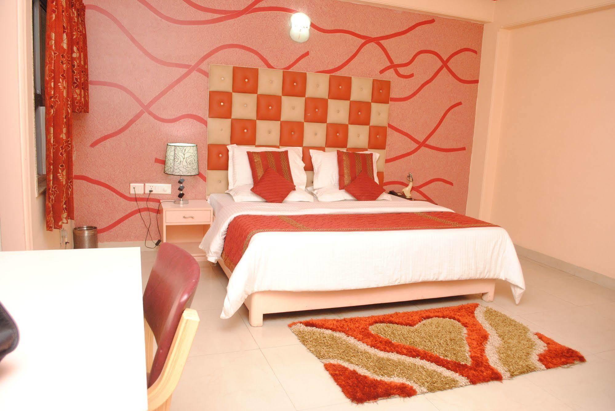 A Family Hotel Oppera Near Igi Airport Нью-Дели Экстерьер фото