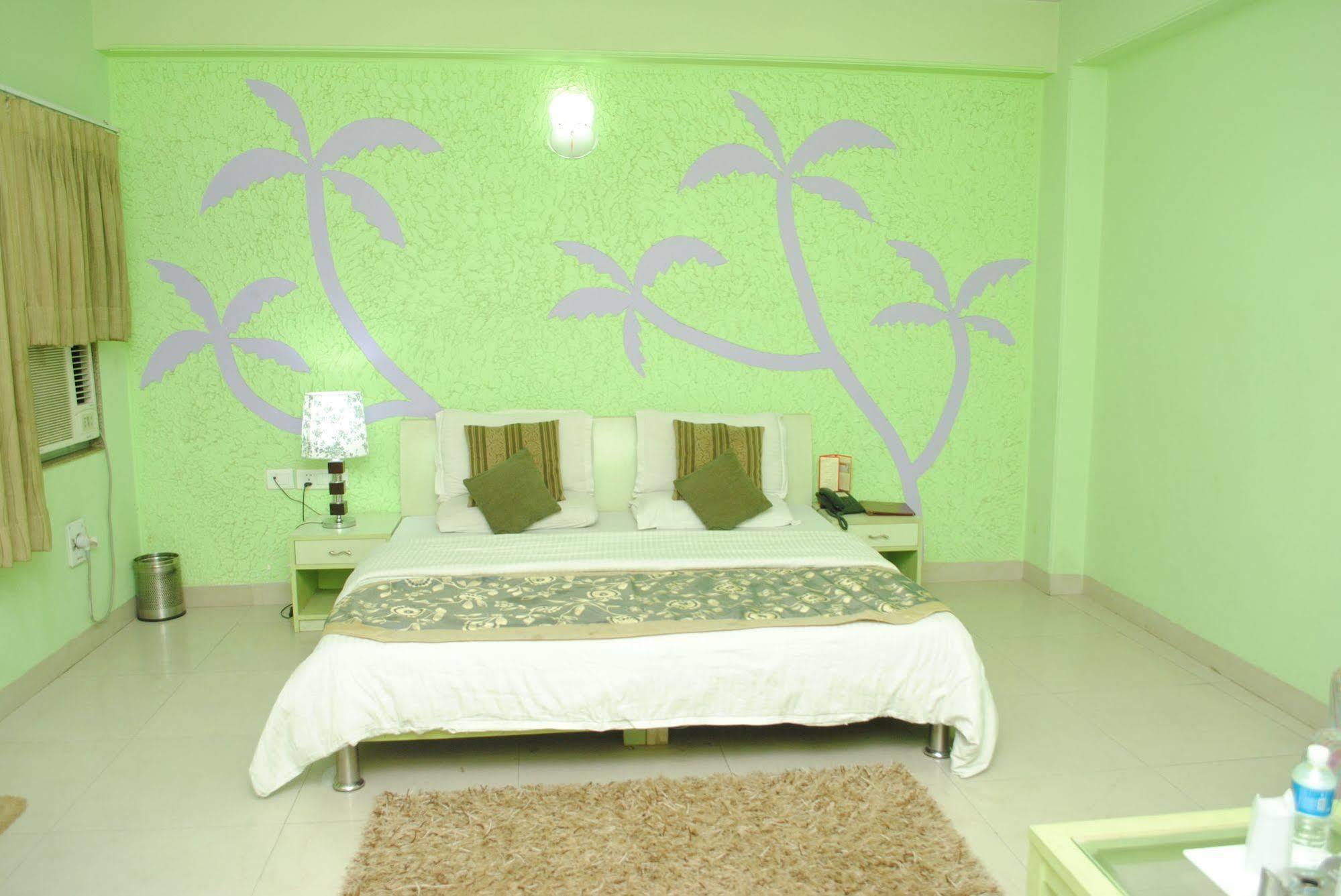 A Family Hotel Oppera Near Igi Airport Нью-Дели Экстерьер фото
