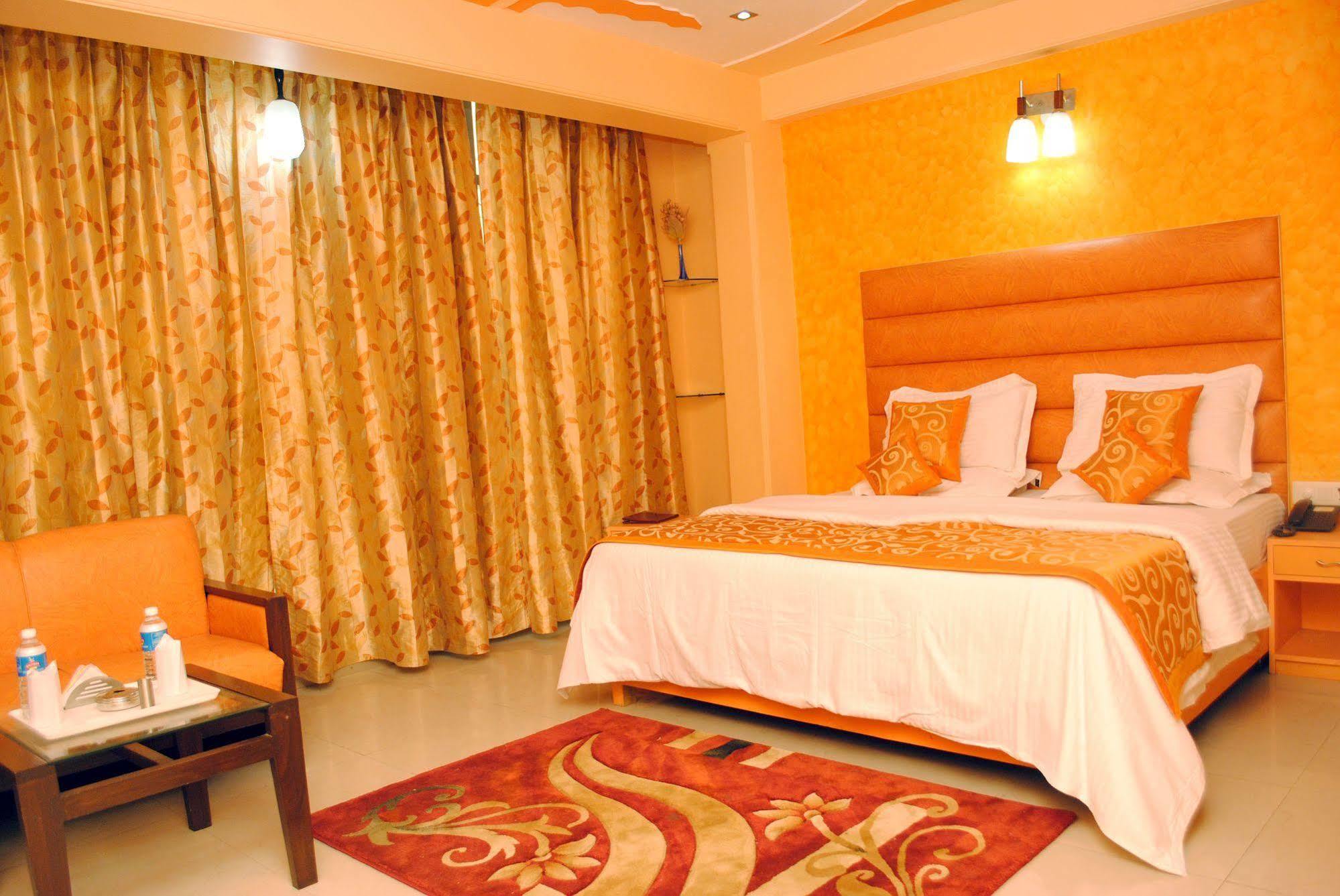 A Family Hotel Oppera Near Igi Airport Нью-Дели Экстерьер фото