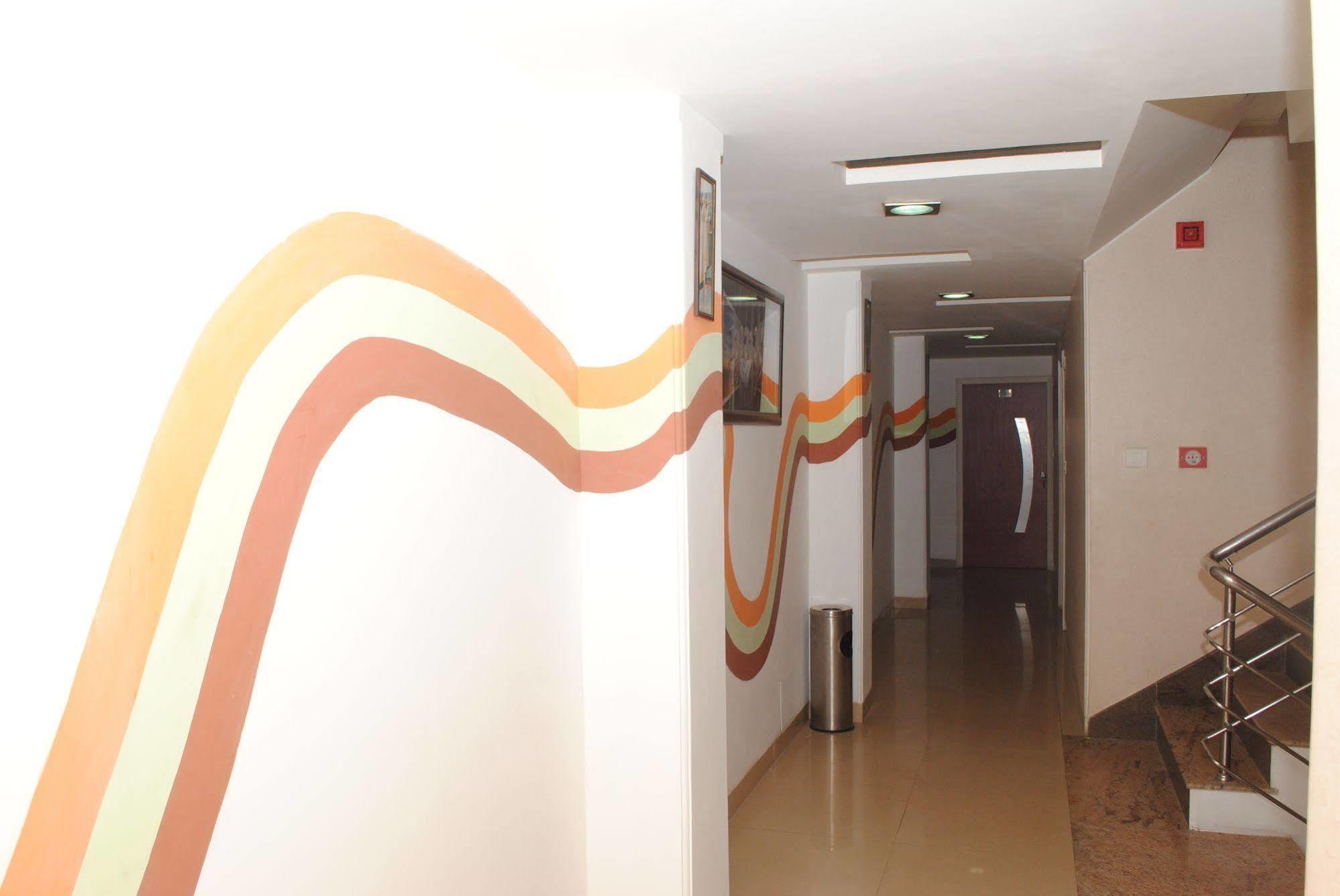 A Family Hotel Oppera Near Igi Airport Нью-Дели Экстерьер фото