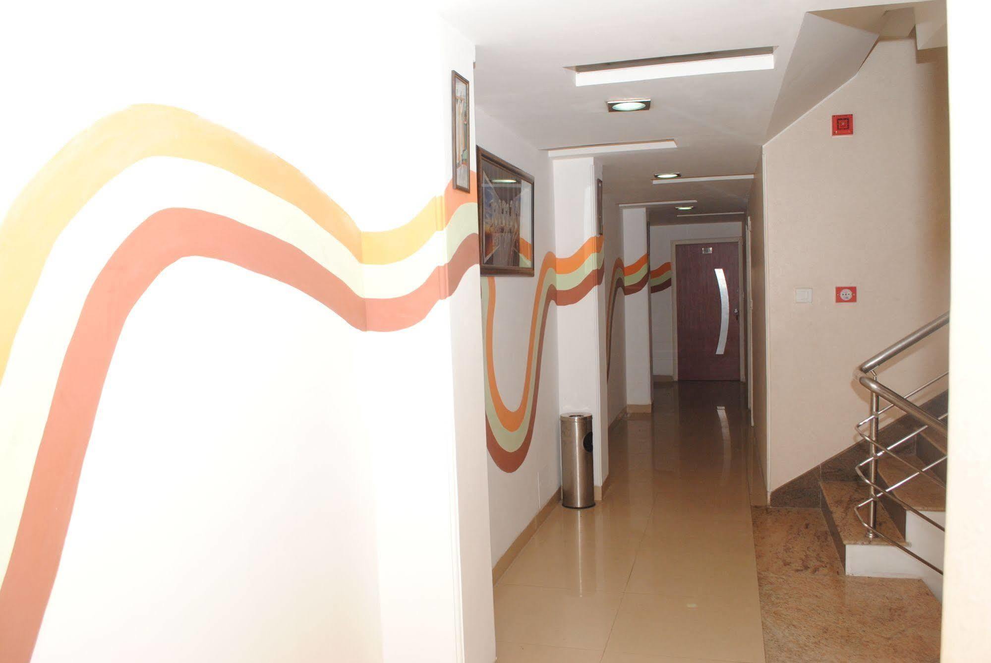 A Family Hotel Oppera Near Igi Airport Нью-Дели Экстерьер фото